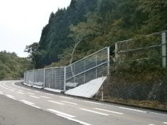 花立雪崩予防柵外設置工事