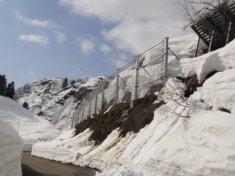 主要地方道柏崎高浜堀之内線防災安全(雪寒)楢木雪崩予防柵設置その2工事