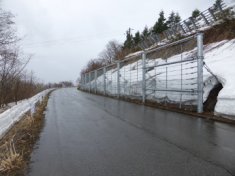 平成27年度雪に強いみちづくり事業(地債・雪寒)一般県道鳥海公園青沢線せり出し防止柵設置工事