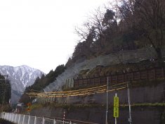 主要地方道黒部宇奈月線道路総合交付金(防災・災防・修繕)落石防護柵工工事
