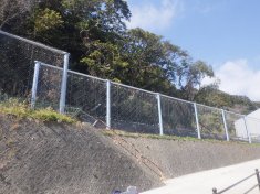 土砂災害防止(急傾斜)工事(仁我浦・防護柵工)